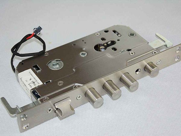 洛陽汽車開鎖電話（開鎖公司上門多少錢）