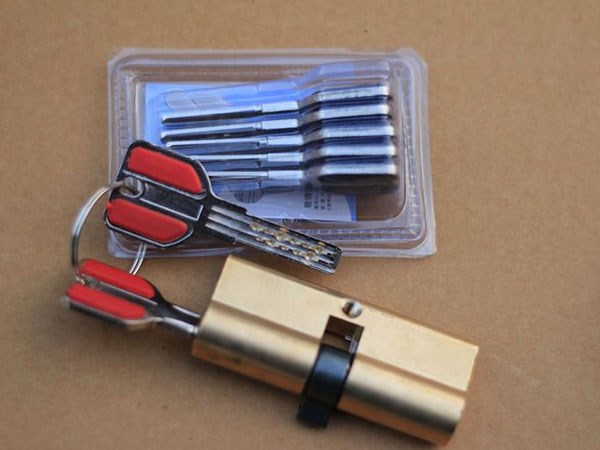 洛陽開鎖服務公司（配汽車鑰匙多少錢）