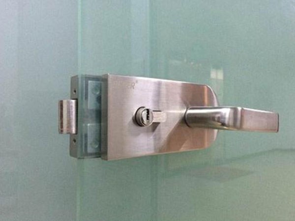 大東區開汽車鎖電話（防盜門換鎖）